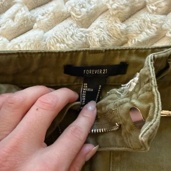 Forever 21 Olive Utility Cargo Pants with Chain Accent - Picture 4 of 4